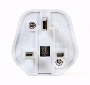Gembird A-AC-EUFUKM-01 vahelduvvoolu adapter, EU Schuko pesa UK pistikule, 13 A