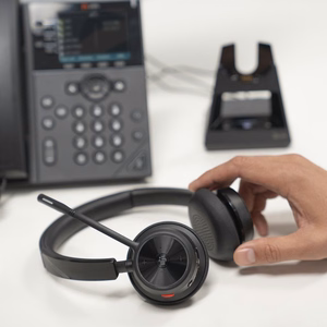 Poly Voyager 4320-M + USB-A USB-C-le kaabel + BT700 dongle