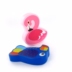 Puidust kõristi Flamingo või Tukaan, juhuslik mudel