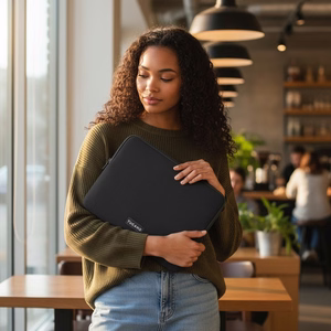 Tucano Colore2 neopreenist sülearvutiümbris 13-tollisele MacBook Airile (M5/M4/M3/M2/M1, 2026–2018), 13-tollisele MacBook Prole ja 12-tollistele sülearvutitele, must