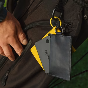Chipolo CARD — тонкий беспроводной Bluetooth-трекер с функцией подзарядки для iOS и Android, цвет «Charcoal»