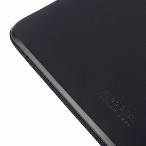 Must Tucano Elements 2 4 mm neopreenümbris MacBook Air 13-tollistele (2018–2024), MacBook Pro 13-tollistele (2016–2022) ja 12-tollistele sülearvutitele