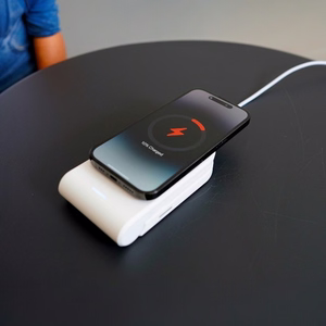 STM ChargeTree MAG kaasaskantav kolm-ühes juhtmevaba laadimisjaam iPhone'ile, Apple Watchile ja AirPodsidele, MagSafe'iga ühilduv, valge