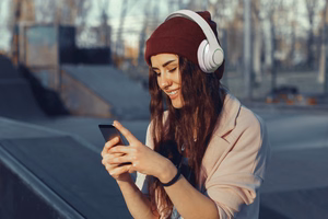 Kruger&Matz Street 3 Wireless juhtmeta kõrvapealsed kõrvaklapid, mustad