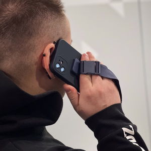 Köiega ümbris Geeli ümbris koos ketiga kinnitusrihmaga koti kinnitusrihm iPhone 13 Pro roosa