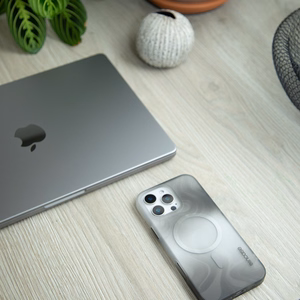 Incase Halo Case MagSafe'i toega ümbris iPhone 16-le, Oil Slick Smoke värvitoonis