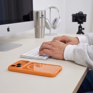 Tech-Protect MagOne CC MagSafe ümbris 2 karastatud klaasiga mudelitele iPhone 18 Pro Max / 17 Pro Max, läbipaistev oranž