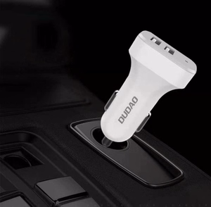 Dudao car kit charger 2x USB 2.4A + cable USB 3in1 Lightning / Type C / micro USB cable valge (R7 valge)