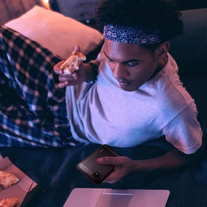 Spigen Rugged Armor ümbris Samsung Galaxy S21 FE-le - mattmusta