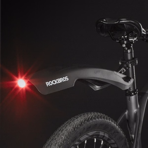 Rockbros DNB8001 porilaud punase LED-tulega - must