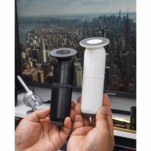 STM MagPod MagSafe'iga ühilduv statiiv iPhone'ile, must