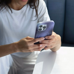 Incase Halo Case MagSafe'i toega ümbris iPhone 16-le, Oil Slick Lilac värvitoonis