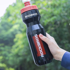 Rockbros 750 ml rattapudel - läbipaistev must punase huulikuga