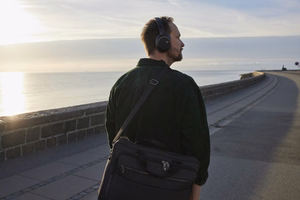 Poly Voyager Surround 80 UC Microsoft Teams sertifitseeritud USB-C kõrvaklapid + USB-C/A adapter