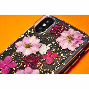 Puro Glam Hippie Chic ümbris seadmele iPhone XR, ehtsate roheliste õielehtedega