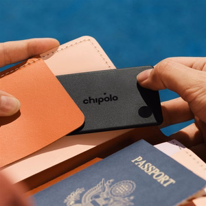Chipolo CARD — тонкий беспроводной Bluetooth-трекер с функцией подзарядки для iOS и Android, цвет «Charcoal»