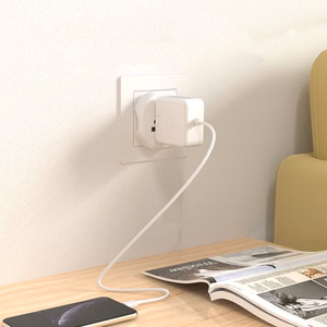 Tech-Protect Universal Travel Adapter to EU - valge