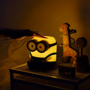 Minions Bobi pehme silikoonist LED-öövalgusti lastele, 15 cm