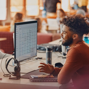 HP Poly Voyager Focus 2-M USB-C-C kõrvaklapid USB-C/A adapter laadimisalus