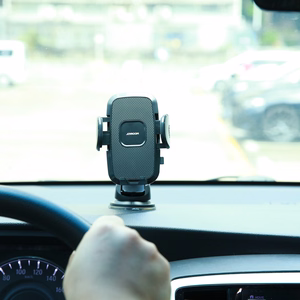 Joyroom JR-ZS259 car hoidja clamping phone to the air vent - must