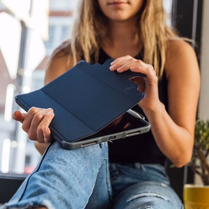 STM Dux Plus - vastupidav ümbris iPad 11" (2025) / 10.9" (2022) MIL-STD-810G jaoks Apple Pencil hoidjaga (must) EDU/COM versioon