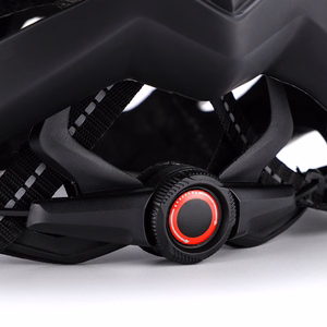 Wozinsky MTB jalgrattakiiver eemaldatava visiiri ja tagumise USB tulega L - must