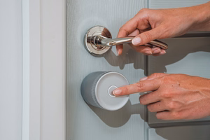 Yale Linus Smart Lock L2 Lite - nutikas ukselukk hõbedane
