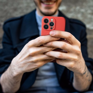 SILICONE MAG ÜMBRIS compatible with MagSafe jaoks IPHONE 14 punane