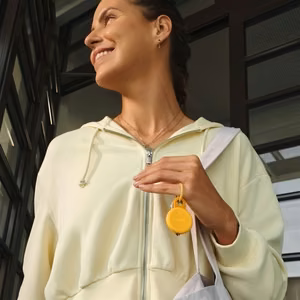 Chipolo LOOP – laetav Bluetooth jälgija silikoonsilmusega iOS & Android, Honey