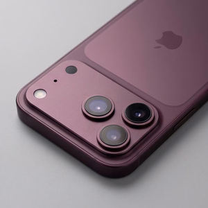 Tech-Protect Camfull Fit+ karastatud klaasist kaamerakaitse iPhone 18 Pro jaoks, bordoopunane