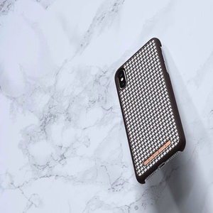 Nordic Elements Saeson Idun Pattern 2 ümbris seadmele iPhone XS Max, tumepruun