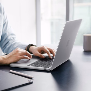 Spigen AirSkin ümbris MacBook Air 13" 2023 / 2024 / 2025 / 2026 jaoks – läbipaistev