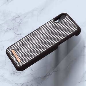 Nordic Elements Saeson Idun Pattern 2 ümbris seadmele iPhone XR, tumepruun