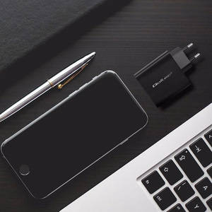 Qoltec 52381 Super Quick PD laadija | 1xUSB-C | 1xUSB | 90W | 5-20V | 2.4-4.35A | must