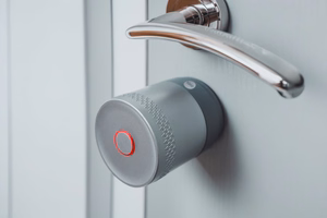 Yale Linus Smart Lock L2 Lite - nutikas ukselukk hõbedane