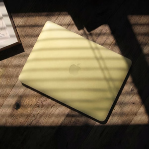 Tech-Protect Softshell ümbris MacBook Neo 13 2026 jaoks - matt kollane