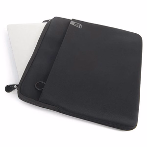 Tucano Top Second Skin kaitsev sülearvutiümbris MacBook Air 15-tolline (M5/M4/M3/M2/2026-2023) / MacBook Pro 15-tolline / 14-tollistele ja 13-tollistele sülearvutitele, must