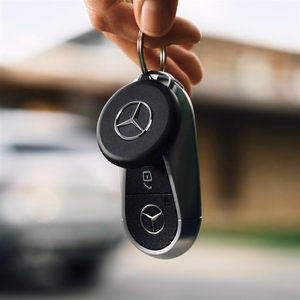 Chipolo LOOP Mercedes — перезаряжаемый Bluetooth-трекер с силиконовой петлей для iOS и Android, черный