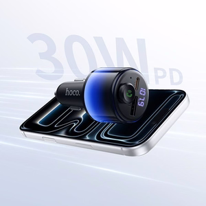 Must Hoco E166 Bluetooth-autosaatja 2 x USB-A ja USB-C pesaga ning QC 3.0 ja PD 42 W toega