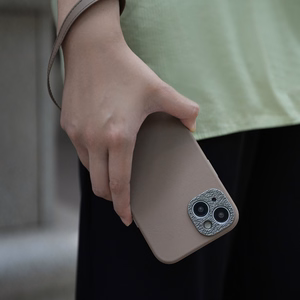 Moshi Napa MagSafe kvaliteetsest vegannahast ümbris seadmele iPhone 15 Plus, Woodsmoke Brown värvitoonis