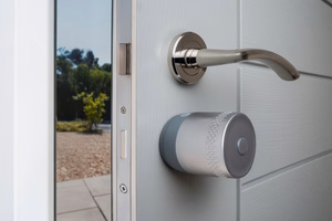 Yale Linus Smart Lock L2 Lite - nutikas ukselukk hõbedane