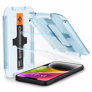 Spigen Glas.tR EZ Fit karastatud klaas iPhone 13 / 13 Pro / 14 / 16e jaoks - 2 tk.