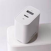 Maxlife MXTC-06-20AC PD QC laadija 1x USB-C 1x USB 20W valge + USB-C - Lightning kaabel 20W