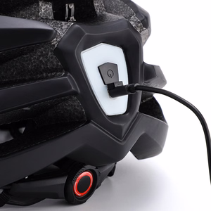 Wozinsky MTB jalgrattakiiver eemaldatava visiiri ja tagumise USB tulega L - must