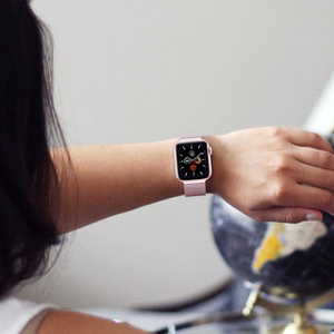 TECH-PROTECT MILANESEBAND APPLE WATCH 4 / 5 / 6 / 7 / 8 / 9 / SE / ULTRA 1 / 2 (42 / 44 / 45 / 49 MM) kuldne