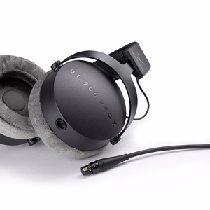 Beyerdynamic DT 700 PRO X – stuudiokõrvaklapid, kinnised, mustad (737704)