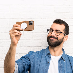 Dux Ducis Grit nahast ümbris iPhone 14 Plus'ile Elegantne kunstnahast ümbris (MagSafe ühilduv) Pruun