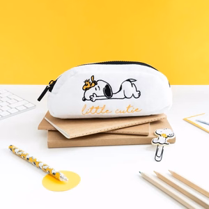 Snoopy Lazy Days plüüsist pinal