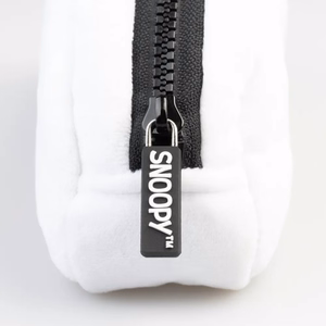 Snoopy Lazy Days plüüsist pinal