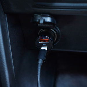 Maxlife MXCC-04 PD QC autolaadija 1x USB-C 1x USB 20W must + USB-C - Lightning kaabel 27W